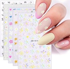 Aprende a aplicar pegatinas para uñas de forma correcta
