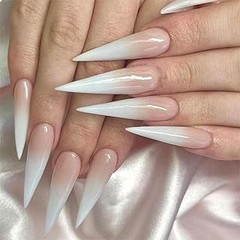 Errores más frecuentes al aplicar uñas postizas stiletto